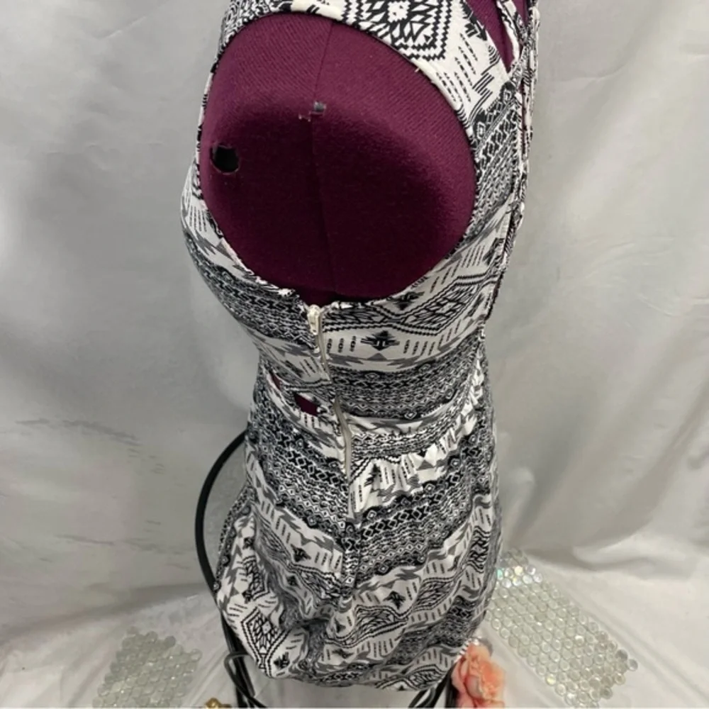 Divided tribal print open back dress - Picture 7 of 7